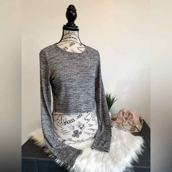 Wilfred Free Tops - ARITZIA WILFRED FREE Long Sleeve Crop Top